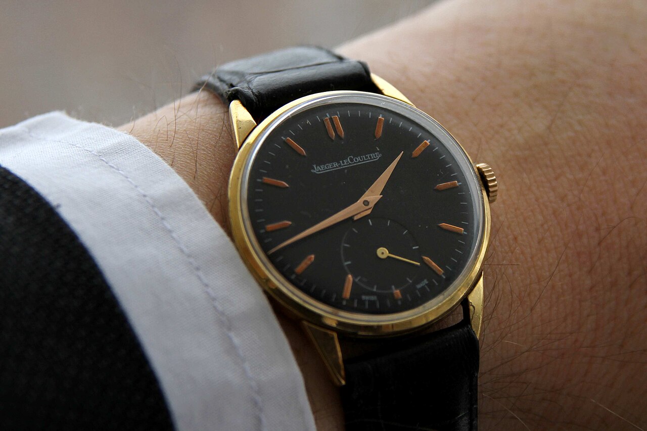 Best Dress Watches for Men with Small Wrists: Top 10 Picks (2026)